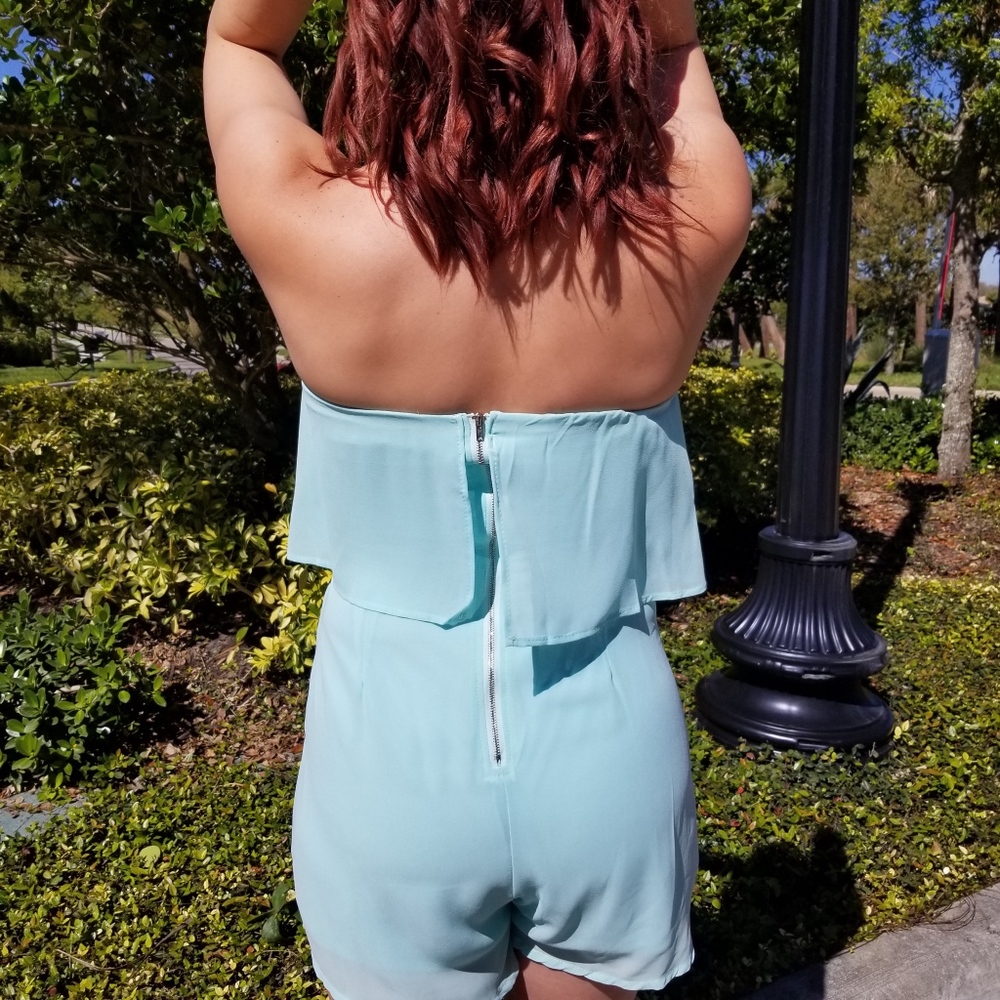  5⭐️ Black Strapless Flutter Romper with Pockets - Picture 5 of 5